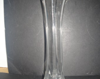 Mediados del siglo 20 Swingung Stretch Clear Glass Ribbed 12 "Jarrón