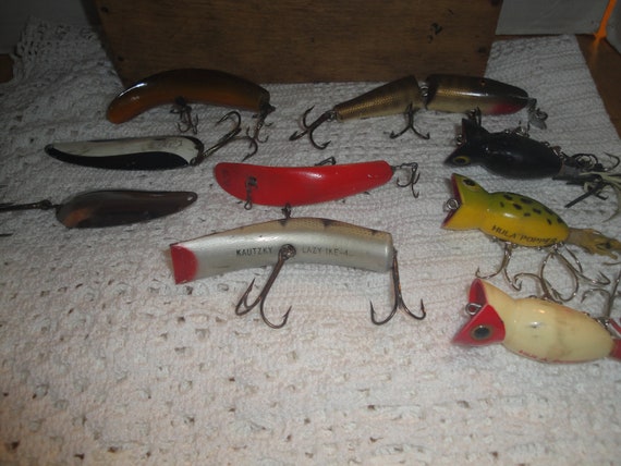 Lot of 9 Old Vintage and Antique Fishing Lures, Sports and Outdoors 