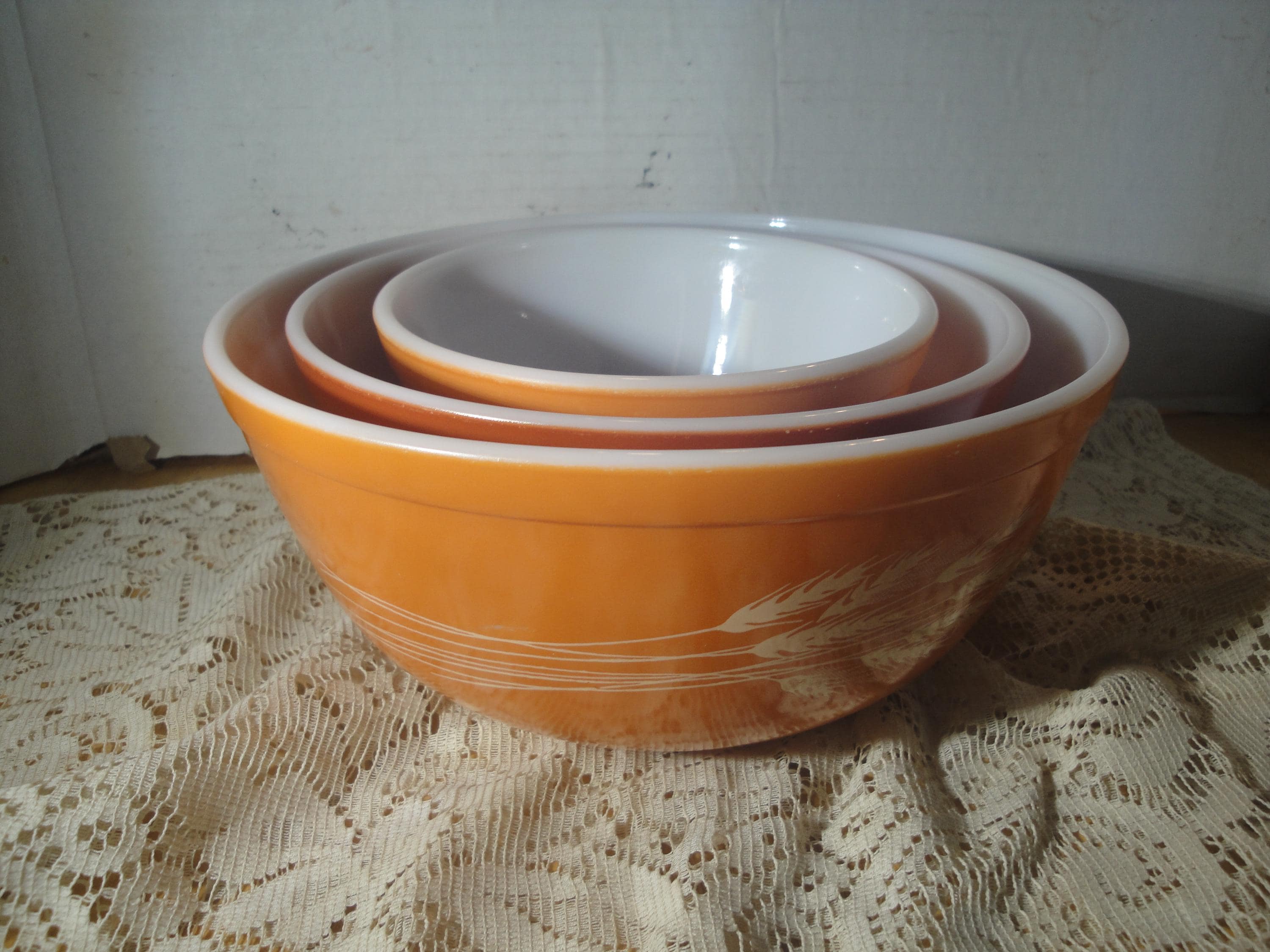 Vintage Pyrex 3 Piece Autumn Harvest Wheat Pattern Mixing/nesting  display picture 1