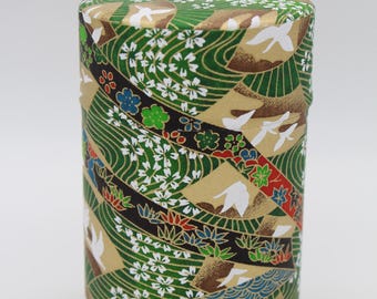 Reichlich verzierte und mit traditionellem Papier überzogene metallene Teedose aus Japan, Vintage