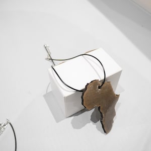 Collier pendentif carte de l'Afrique fait main - Bijoux en bois afrocentriques, cadeau du patrimoine africain