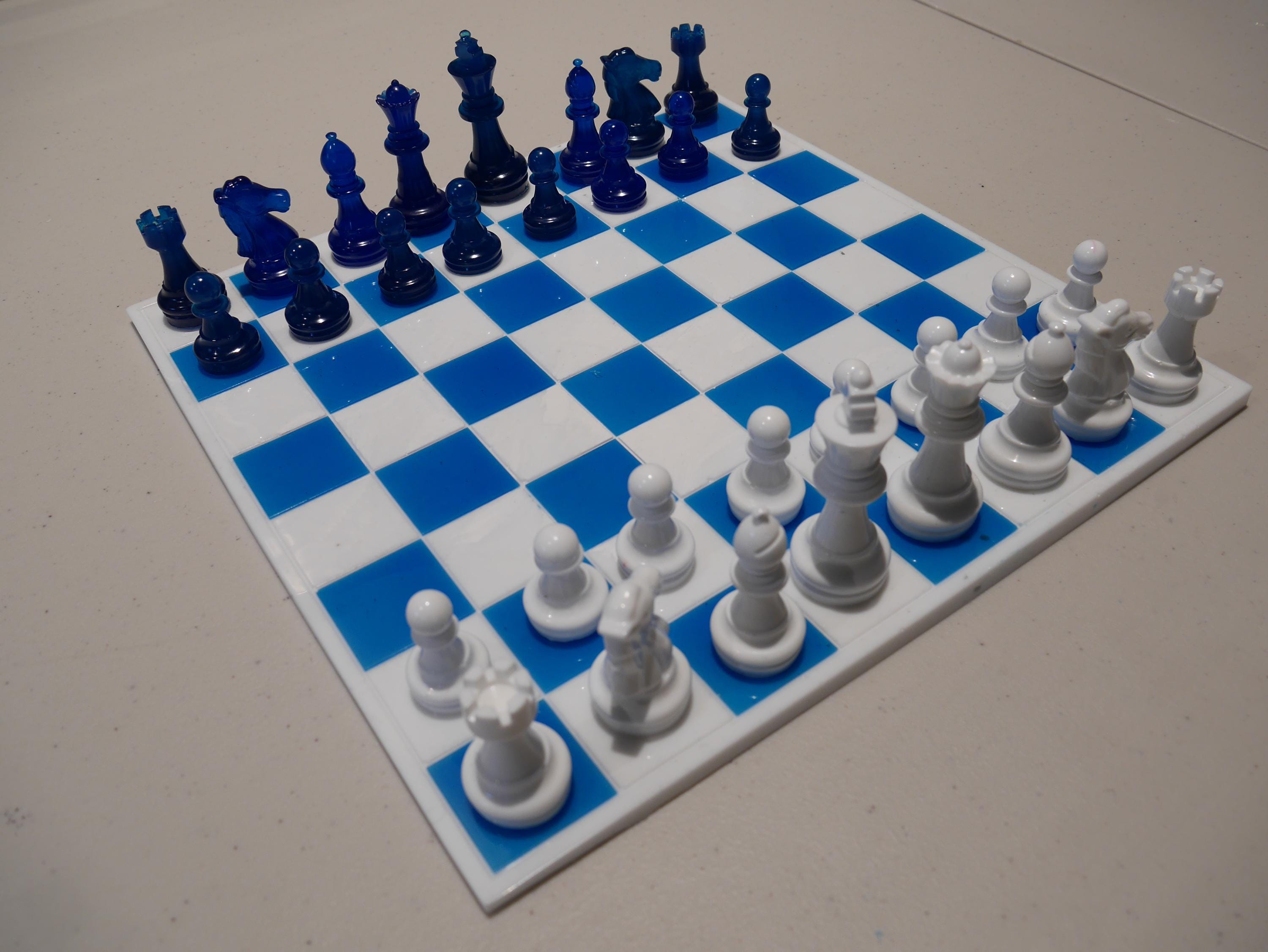 Admiral ホワイトブルー セット Arctic Abyss - the Frozen Depths (blue and White) Chess Board Set