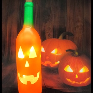 Jack O' Lantern-Halloween-Lighted Wine Bottle-Gift-Home Décor-Halloween Gift-Halloween Décor-Halloween Centerpiece