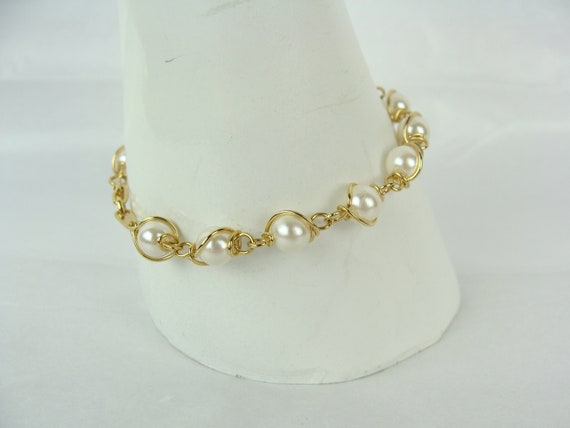 Vintage Faux Pearl Bracelet 90s Simple Chic Gold … - image 1