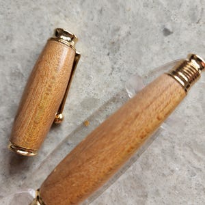 Ulmenholz-Stift mit Gold – Füller oder Kugelschreiber – Geburtstag Muttertag Vatertag Ostern Hochzeitstag Unikat Uni