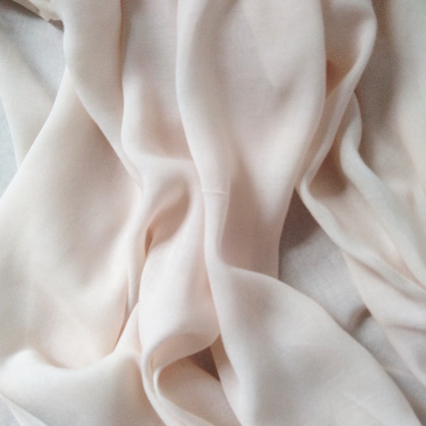Tissu voile de coton ultra léger couleur pastel. Couleur rose pâle très doux. Coton au mètre confection et tenture, voilage,  décor