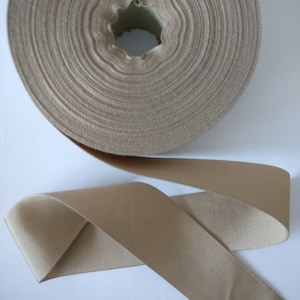 Gros grain en ruban couleur taupe, largeur 4 cm. Accessoires passementerie pour couture. Fournitures loisirs créatifs, décoration