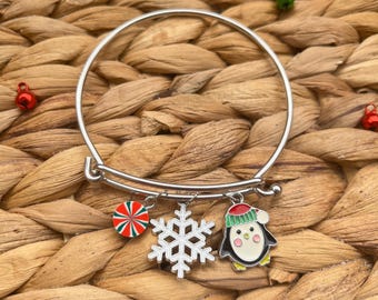 Pulsera con dije de copo de nieve de pingüino