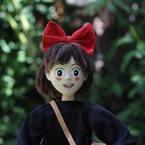 Kikis bezorgservice. handgemaakte poppen van Kikis. handgemaakte poppenstudio&#39;s Ghibli. Ghibli kunst.
