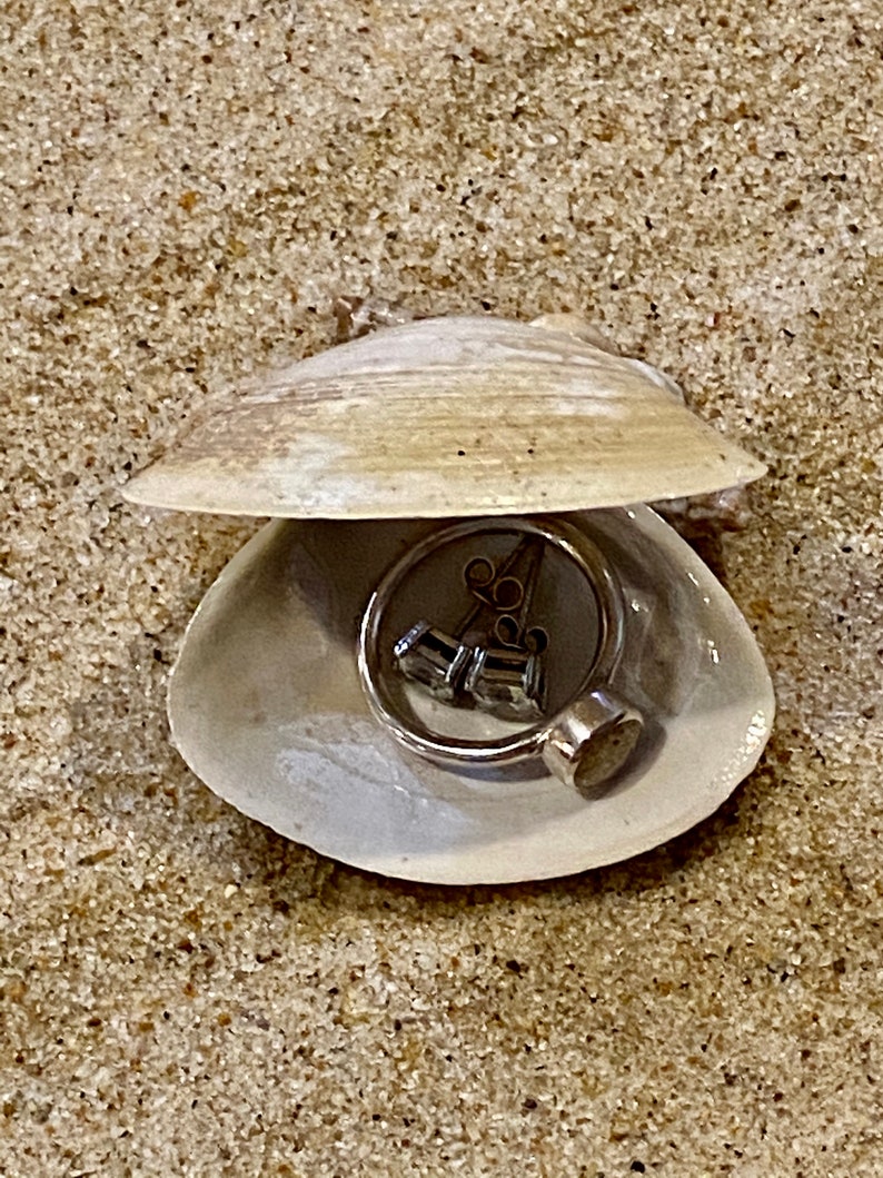 Tiny Happy Clam # 13