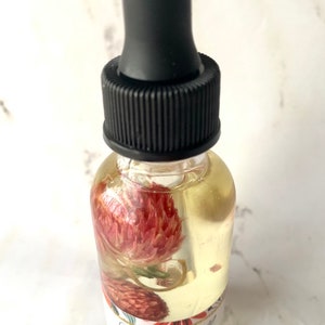 Pomba Gira Bombshell Oudh | LuxeOudh | luxury fragrance oil | عود جنسي