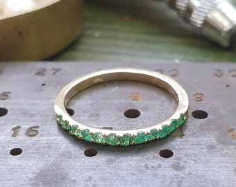 14k solid gold natural emerald green ring