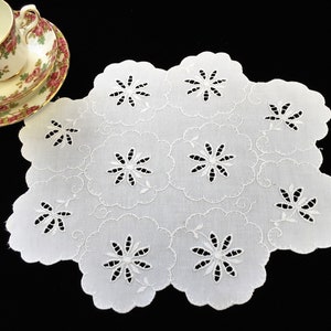 Vintage Embroidered Cutwork White Pique Linen Doily