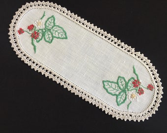 Australian Vintage Collectible Hand Embroidered Linen Sandwich Doily with Berries Pattern and a Beige Crocheted Edging