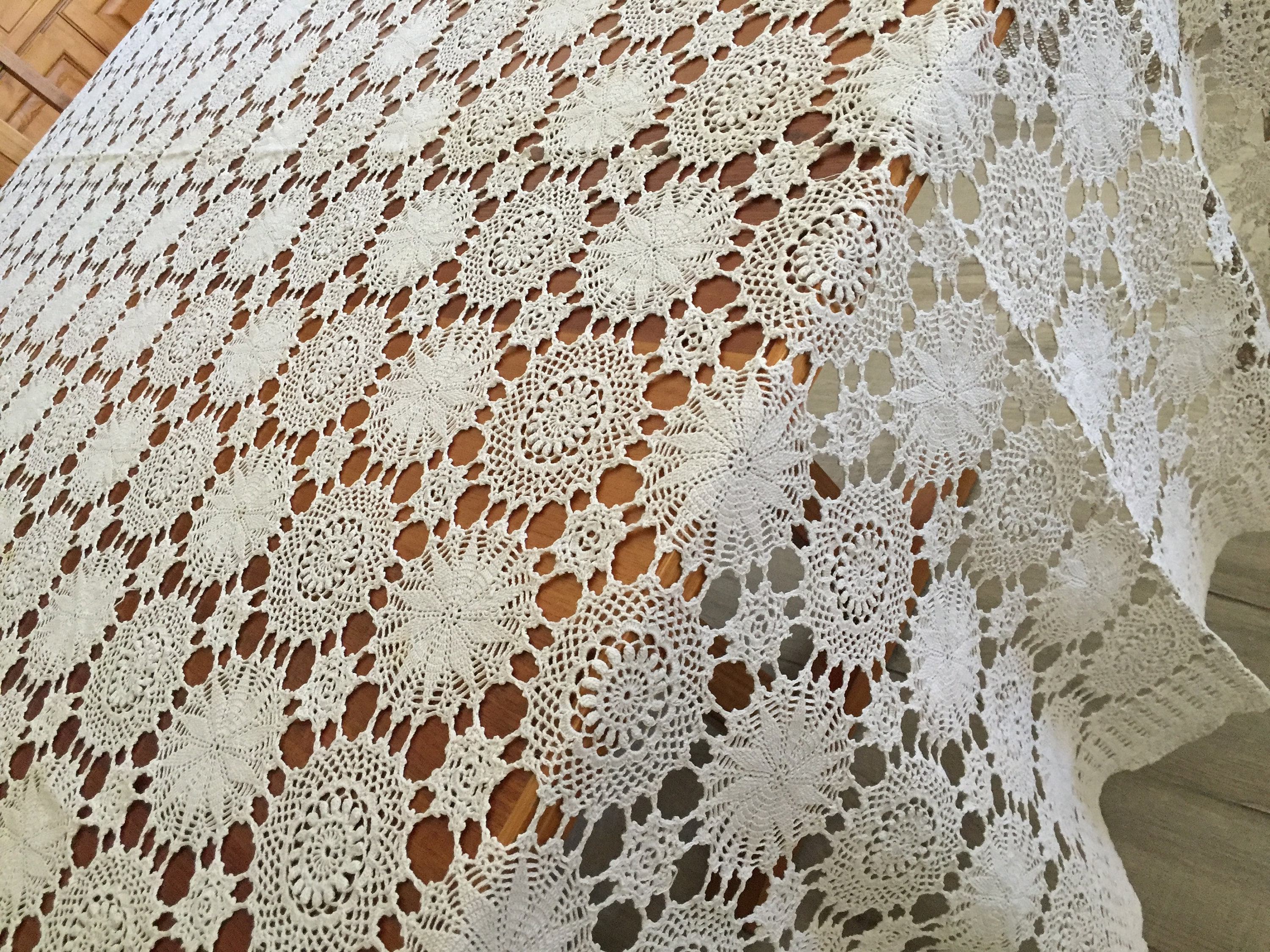 洋書 20th Century Linens and Lace リネン レース Hand Crochet Round Lace Tablecloth French Country Rustic Farmhouse