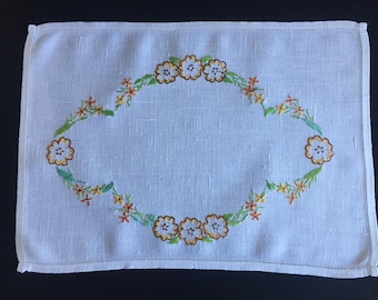 Mantel individual/centro de mesa tradicional de desayuno de lino puro bordado a mano vintage con diseño floral