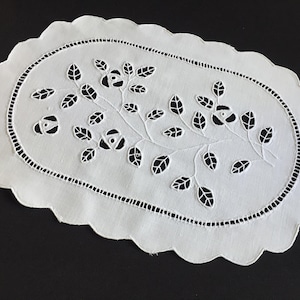 Large Oval Whitework Machine Embroidered Vintage Madeira Cutwork Placemat Doily with Scalloped Edging