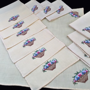 Embroidered Linen Tablecloth Napkins and Cocktail Napkins Set
