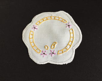 Tapete vintage redondo bordado a mano, pequeño, decoración de granja/reciclado