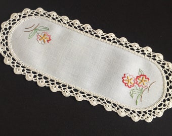 Australian Vintage Collectible Hand Embroidered Linen Sandwich Doily