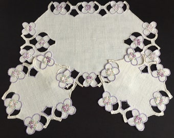 Australian Vintage Cutwork Embroidered Linen Dressing Table Duchess Set
