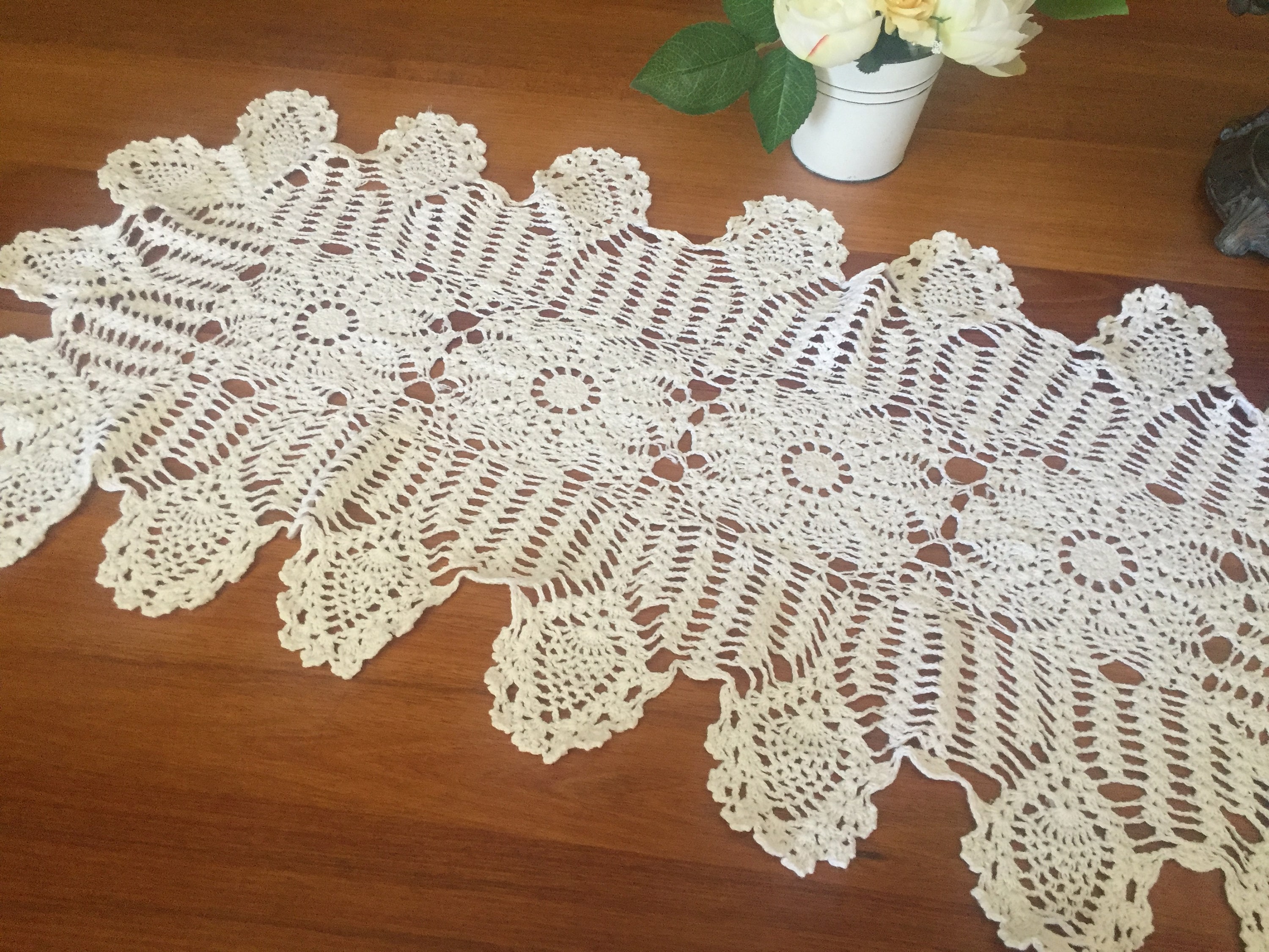 17x62 Vintage Hand Crochet Table Runner Dresser Scarf Mat Wedding - Canada