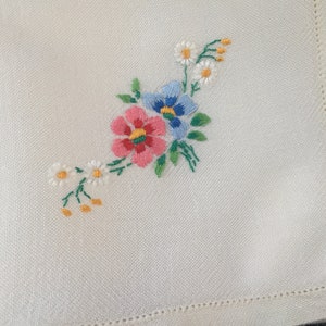 Vintage Embroidered Rayon Tea or Guest Towel