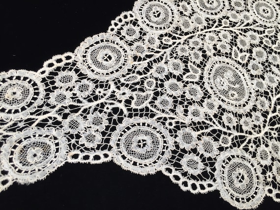 Antique Duchesse Bobbin Lace Lappet, Pale Ecru, Never Used (1880s