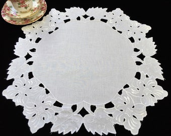 Witte Vintage Zijde Machine Geborduurd Cutwork Groot Linnen Doily of Tafel Center Mat