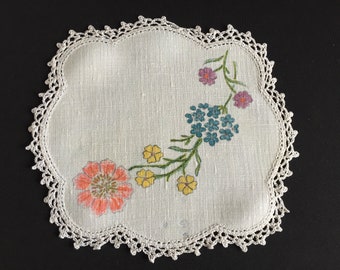 Natural Linen Vintage Doily to be Embroidered with Ivory Crochet Lace Edging