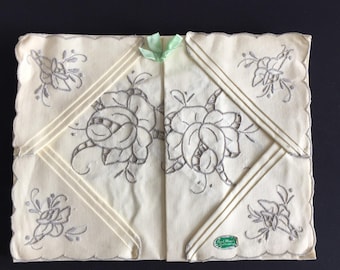 Unused Vintage Madeira Cutwork Handmade Embroidered Supper Cloth with 4 Matching Napkins