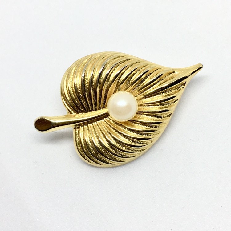 Vintage 1980s Gold Tone and Faux Pearl Leaf Design Brooch Pin. - Etsy UK