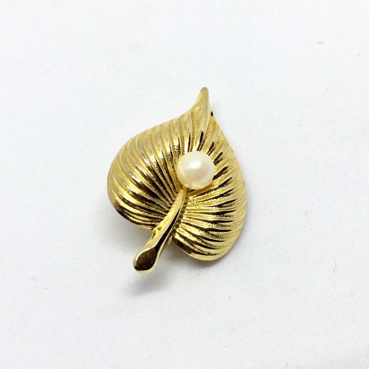 Vintage 1980s Gold Tone and Faux Pearl Leaf Design Brooch Pin. - Etsy UK