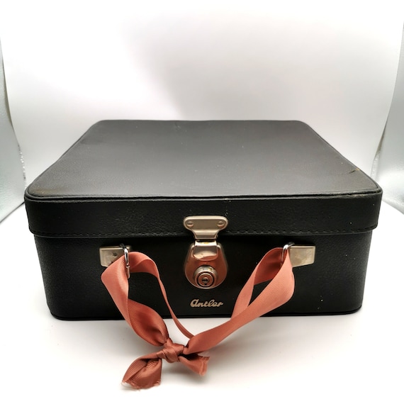 Vintage Vanity Case | 1950s Vintage Black Pixie Vanity Case, Vintage Vanity  Cases, Vintage Style, 1950s Vanity Case