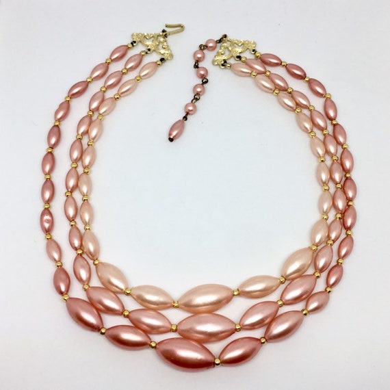 Vintage multistrand pink necklace from 1960s. 3 st