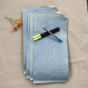 Set von 5 alten indischen Handgemachten blanko Blauen Bahi Papieren zum Skizzieren und Zeichnen aus den 1960er Jahren / vintage blank papers/ altes Papier