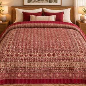 Handgefertigte indische Kantha-Steppdecke, Tagesdecke aus Baumwolle mit Ajrak-Blockdruck, wendbare Boho-Decke