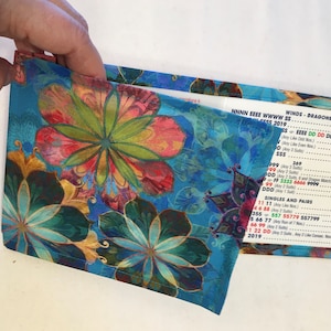 Jeder Stoff aus dem Shop. Mah Jongg Kartenhülle.  Blendfreies Vinyl. Für große oder kleine (normale) Formate NMJL-Karten.