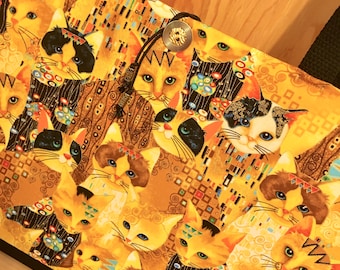 Cats. Gold gilded. Mahjong bags. 3 or 5 piece set or single pieces. Use drop down menu under "pattern" to see prices.