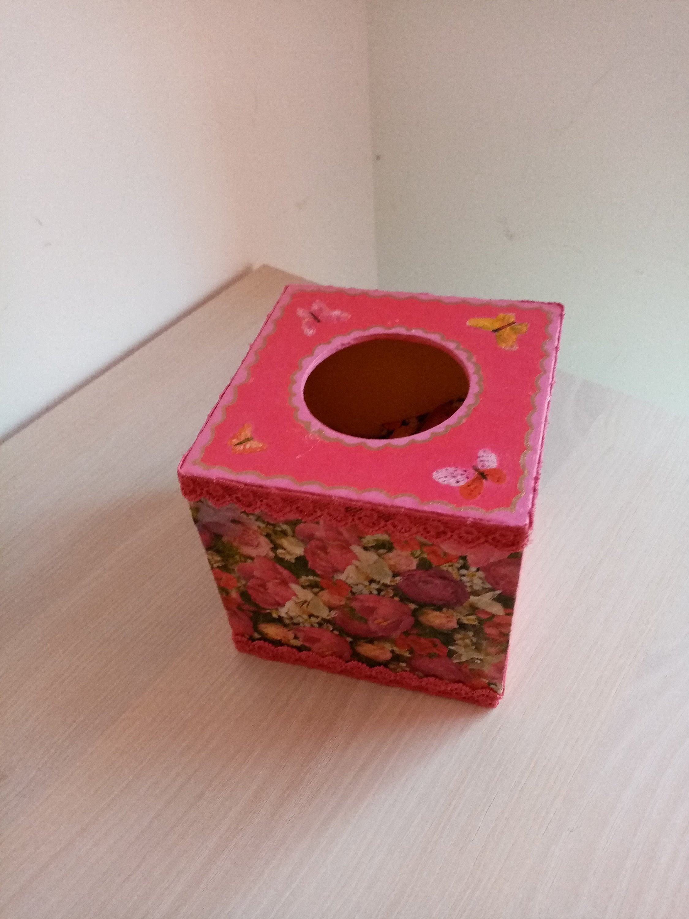 Boite Cubique en Bois Décorée Rose Fuschia Pour Serviettes