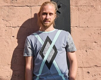 Upcycled men's t-shirt. Unisex. Patchwork. Handmade. Grey. Geometric. Viscose jersey. Casual streetwear. Size M