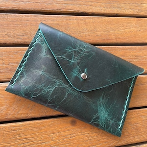 Verde turquesa hecho a mano, billetera de tarjetas de cuero cosido a mano, minimalista