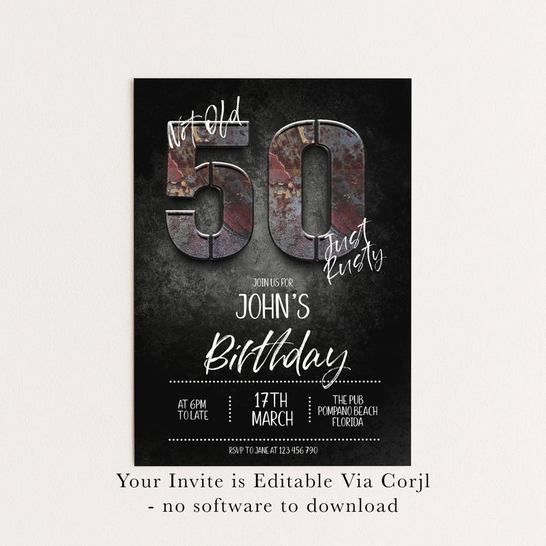 Puede incluir: Una invitaci&oacute;n de cumplea&ntilde;os negra con el texto "Not Old, Just Rusty" encima de un gran "50" en un dise&ntilde;o de metal oxidado. La invitaci&oacute;n incluye detalles para el cumplea&ntilde;os de John, incluyendo la fecha, hora y lugar.