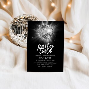 Invito a una festa con palla da discoteca Modello di invito per compleanno in argento Tutto il testo Modificabile Qualsiasi occasione o età Invito stampabile Download immediato