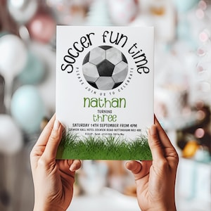 Faire-part de football pour le 3e anniversaire des garçons, invitation à une fête de football modifiable, téléchargement immédiat, modèle d'invitation sur le thème du sport sur herbe verte