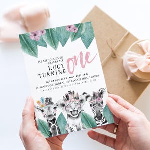 Invitation 1er anniversaire de Safari pour filles, invitation à une fête de la jungle sauvage, modèle modifiable bébé animal rose, téléchargement numérique Corjl