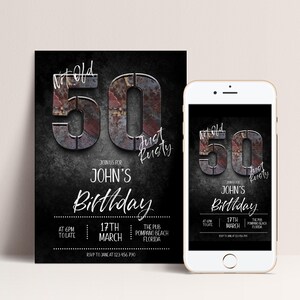 Puede incluir: Una invitaci&oacute;n de cumplea&ntilde;os negra con el texto "Not Old, Just Rusty" y "50" en un estilo de metal desgastado. La invitaci&oacute;n incluye detalles para el cumplea&ntilde;os de John, incluyendo la fecha, hora y lugar.