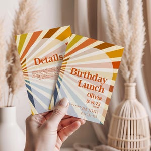 Convite para almoço de aniversário retrô + cartão com detalhes – Modelo de convite para festa Sunburst editável, cores dos anos 70, download digital