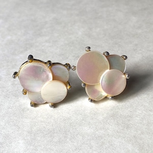 Vintage mother of pearl button screwback  earrings, earrings for unpierced ears