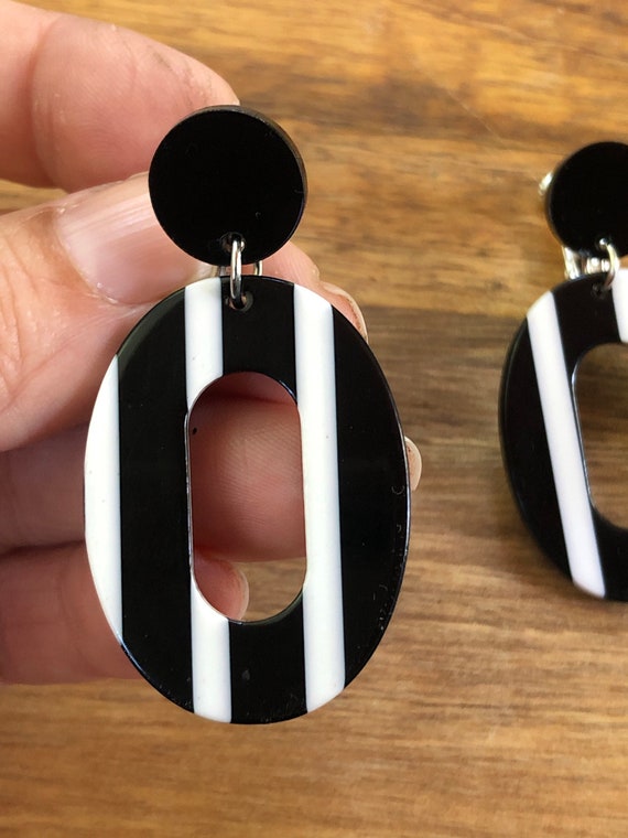 Dangling Black and White Striped Plastic Oblong Hoop Clip On Earrings